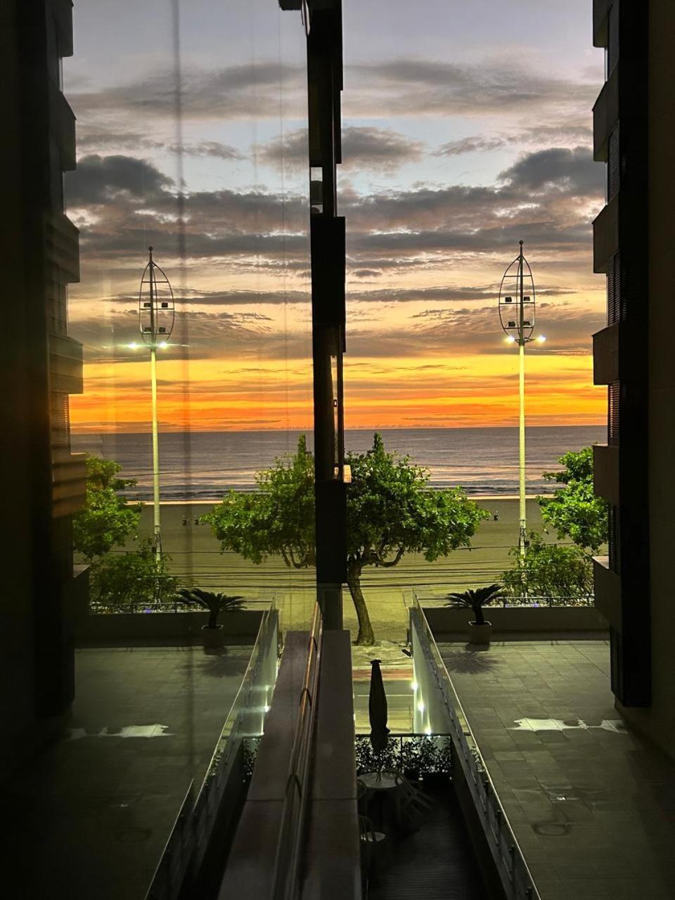 Avenida Atlantica, Beira Mar, Pe Na Areia Daire Balneario Camboriu Dış mekan fotoğraf